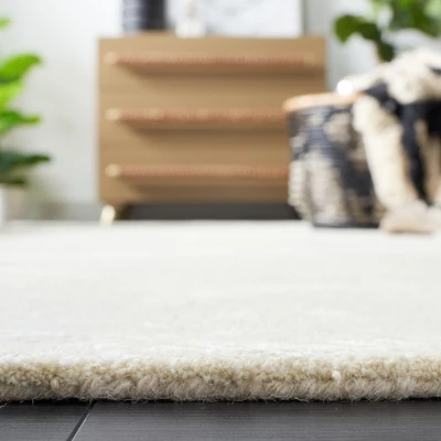 Soho SOH175 Hand Tufted Area Rug - Safavieh - Image 2